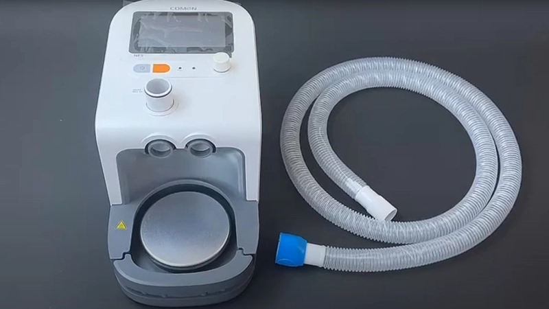 Heated Breathing Circuit Connected with High Flow Oxygen Therapy Device